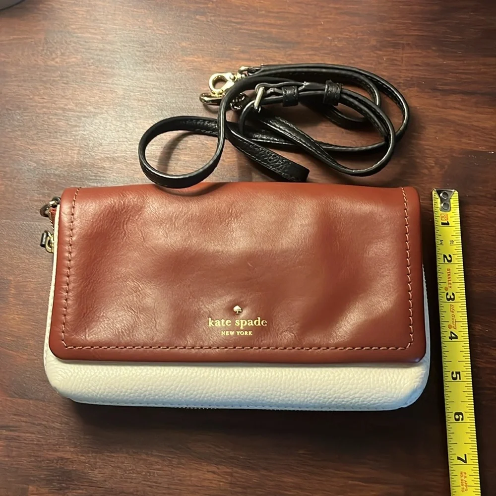 Closing closet. Make your offer and it’s yours! 
Kate Spade cross body bag - Picture 6 of 6